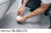 Man installing modern bathroom drain cover with careful precision. Стоковое AI-видео, аниматор Zakharova Natasha / Фотобанк Лори