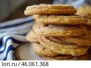 Stack of freshly baked crinkle cookies covered in sugar crystals. Стоковое AI-изображение, AI-художник Иван Рябоконь / Фотобанк Лори