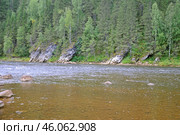 Урал. Река Усьва. Скалистый берег. Стоковое фото, фотограф Рябков Александр / Фотобанк Лори
