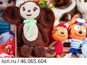 Kolomna, Russia, March 17, 2024. Cheburashka is a traditional Russian toy. Knitted toys. Handmade knitted toys are sold at the fair. Small business. Редакционное фото, фотограф Оксана Медведева / Фотобанк Лори