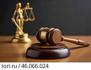 Церемониальный молоток на столе у судьи. The ceremonial hammer is on the judge's desk. Стоковое AI-изображение, AI-художник Гер Олег / Фотобанк Лори