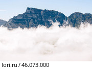 Tafelberg, Table Mountain shrouded in fog, Cape Town. Стоковое фото, фотограф Екатерина Якименко / Фотобанк Лори