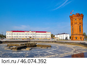 Город Тобольск. Водонапорная башня и Духовная семинария (2019 год). Редакционное фото, фотограф Александр Тараканов / Фотобанк Лори