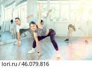 Team of dancers performing contemporary dance in choreography studio. Стоковое фото, фотограф Яков Филимонов / Фотобанк Лори