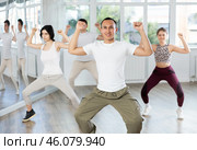 Group of young people dancing jazz funk. Стоковое фото, фотограф Яков Филимонов / Фотобанк Лори