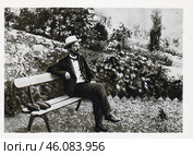 Антон Павлович Чехов в своём саду в Ялте. Фотография 1902. Стоковое фото, фотограф Сергей Афанасьев / Фотобанк Лори
