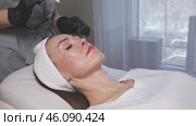 Close-up. Before the procedure for facial contouring or plastic surgery, the cosmetologist makes markings on the patient face. Time to prepare for a cosmetic procedure. Footage. Стоковое видео, видеограф Ирина Михайличенко / Фотобанк Лори