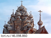 Купола двадцатипятиглавой Церкови Покрова Пресвятой Богородицы. Парковый комплекс "Усадьба Богословка". (2023 год). Редакционное фото, фотограф Светлана Качанова / Фотобанк Лори