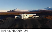House is on a hill with a view of mountains. Стоковое AI-видео, аниматор Sergey Grishin / Фотобанк Лори