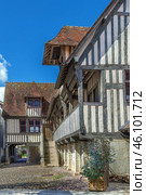Half-timbered houses in Pont-l'Eveque, Calvados, France (2016 год). Стоковое фото, фотограф Boris Breytman / Фотобанк Лори