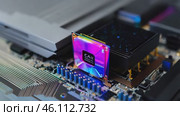 Computer chip is shown with a rainbow effect. Стоковое AI-видео, аниматор Sergey Grishin / Фотобанк Лори