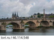 View of the embankment with ancient houses and the Jacques Gabriel Bridge over the Loire River on a sunny summer day, Blois, Loire and Cher, France. Стоковое фото, фотограф Ula Ulachka / Фотобанк Лори