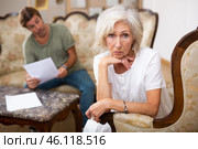 Quarrel between husband and wife in apartment. Стоковое фото, фотограф Яков Филимонов / Фотобанк Лори
