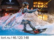 MOSCOW, RUSSIA - SEPTEMBER, 2017: Street wakeboarding in a temporary swimming pool near Red Square in Moscow during City Day celebrations. Редакционное фото, фотограф Олег Дорохин / Фотобанк Лори