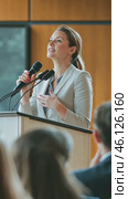 Businesswoman delivering a speech at a conference. Стоковое AI-видео, аниматор Юрий Поздников / Фотобанк Лори