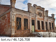 Город Тобольск. Улица Мира, дом 5. Старинный двухэтажный дом (Бывший магазин купца Голева-Лебедева, а позже - купца Янушкевича) (2015 год). Стоковое фото, фотограф Александр Тараканов / Фотобанк Лори