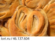 Pastry. Variety of sweet pastry. Bakery shop. Baked products. Freshly toasted buns with cinnamon and sugar rotating on turntable. Breakfast or brunch concept. Baked buns. Top View. Brioche, scone. Стоковое фото, фотограф Марина Демидюк / Фотобанк Лори