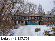 Дом с галерейной планировкой и нищета. Редакционное фото, фотограф Илья Старков / Фотобанк Лори