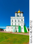 Город Псков. Кремль. Свято-Троицкий собор (2017 год). Редакционное фото, фотограф Зобков Юрий / Фотобанк Лори