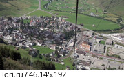 Андерматт и Альпы из кабинки фуникулера. Швейцария. Лето. Июль. Andermatt and the Alps from the cable car. Switzerland. Summer. July. Стоковое видео, видеограф Горшков Александр / Фотобанк Лори