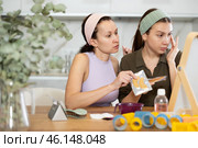 Adult and young women use eye patches. Стоковое фото, фотограф Яков Филимонов / Фотобанк Лори