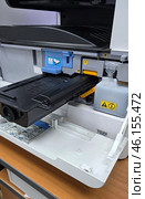 Replacing toner cartridge in modern multifunction printer, troubleshooting and maintenance. Стоковое фото, фотограф Юрий Поздников / Фотобанк Лори