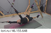 Athlete performing suspension training exercises in gym. Стоковое видео, видеограф Юрий Поздников / Фотобанк Лори