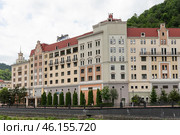 Город Сочи. Курорт «Роза Хутор». Вид на отель Рэдиссон (2024 год). Редакционное фото, фотограф Игорь Низов / Фотобанк Лори