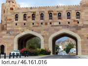 Majestic arch at the entrance to the city of Nizwa. Gate to the Old Town of Muscat. Sultanate of Oman (2023 год). Стоковое фото, фотограф Евгений Ткачёв / Фотобанк Лори