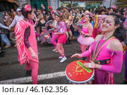 Carnival parade in streets of Lisbon by artistic collective Clandestine Colombina (2024 год). Редакционное фото, фотограф Дмитрий Рухленко / Фотобанк Лори