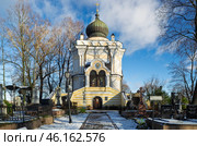 Церковь Святого Николая Чудотворца на Никольском кладбище Александро-Невской лавры, солнечным ноябрьским днем. Санкт-Петербург. Редакционное фото, фотограф Дмитрий Мельников / Фотобанк Лори