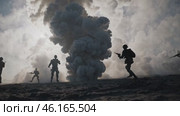 Soldiers running in battlefield during an explosion. Стоковое видео, видеограф Данил Руденко / Фотобанк Лори