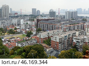 Вид на части города и мост Инъучжоу. Wuchang District, Ухань, Китай (2024 год). Редакционное фото, фотограф Кекяляйнен Андрей / Фотобанк Лори