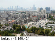 Вид на город Ухань, реку Янцзы со змеиного холма. Wuchang District, Ухань, Китай (2024 год). Редакционное фото, фотограф Кекяляйнен Андрей / Фотобанк Лори