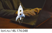 Against the background of a woman working on a laptop, a symbol of a rocket flying upward appears, as the implementation of a business idea. The concept of digitalization of making money. Cg. Стоковое видео, видеограф Константин Скуридин / Фотобанк Лори