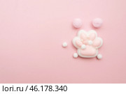 Taba paw pink and white colorful anti-stress toys squirt on baby's hand. Стоковое фото, фотограф Терехова Марина / Фотобанк Лори