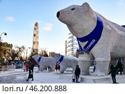 Город Тюмень. Фигура медведя Папа Миша возле здания цирка. Редакционное фото, фотограф Александр Тараканов / Фотобанк Лори