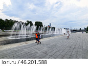 Исторический сквер с фонтанами в центре Екатеринбурга (2024 год). Редакционное фото, фотограф Александр Тараканов / Фотобанк Лори