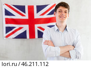 Young guy posing in front of UK flag. Стоковое фото, фотограф Татьяна Яцевич / Фотобанк Лори