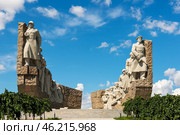 Скульптурная композиция на мемориале Славы Ростовской области (2023 год). Редакционное фото, фотограф Владимир Ушаров / Фотобанк Лори