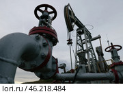 Республика Татарстан. Нефтяной станок-качалка и вентили кустовой насосной станции. Стоковое фото, фотограф Егор Алеев / ТАСС / Фотобанк Лори