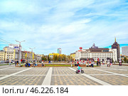 Город Казань. Площадь возле театра имени Камала (2024 год). Стоковое фото, фотограф Александр Тараканов / Фотобанк Лори
