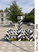 Верстовой столб (нулевая верста) в городе Кирове на бывшем Московском тракте (2013 год). Редакционное фото, фотограф Солодовникова Елена / Фотобанк Лори