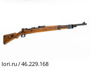 Винтовка KAR 98 на светлом фоне (2024 год). Редакционное фото, фотограф Дарджания Зураб / Фотобанк Лори
