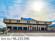 Город Казань. Вид на здание Татарского государственного академического театра имени Галиасгара Камала (ТГАТ) со стороны одноименной площади (2024 год). Редакционное фото, фотограф Александр Тараканов / Фотобанк Лори