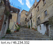 Scalea, Italy. November 20, 2024. Calabria. Scalea old city, historical center.View of the Piazza Maggiore de Palma.Stairs Krocheviya leading to residential buildings. Редакционное фото, фотограф Мария Фетисова / Фотобанк Лори
