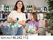 Woman and girl buyers with filled basket purchases wanders around store, looking at display cases. Стоковое фото, фотограф Яков Филимонов / Фотобанк Лори