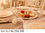 Table served for Passover Seder (Pesach) Стоковое фото, фотограф Pixel_shot / Фотобанк Лори