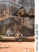 Львиные лапы. Ворота в крепость Сигирия (Sigiriya) на Львиной скале в Шри-Ланке. Редакционное фото, фотограф Дымов Игорь / Фотобанк Лори