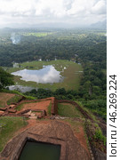 Руины крепости Сигирия (Sigiriya) на Львиной скале в Шри-Ланке. Стоковое фото, фотограф Дымов Игорь / Фотобанк Лори
